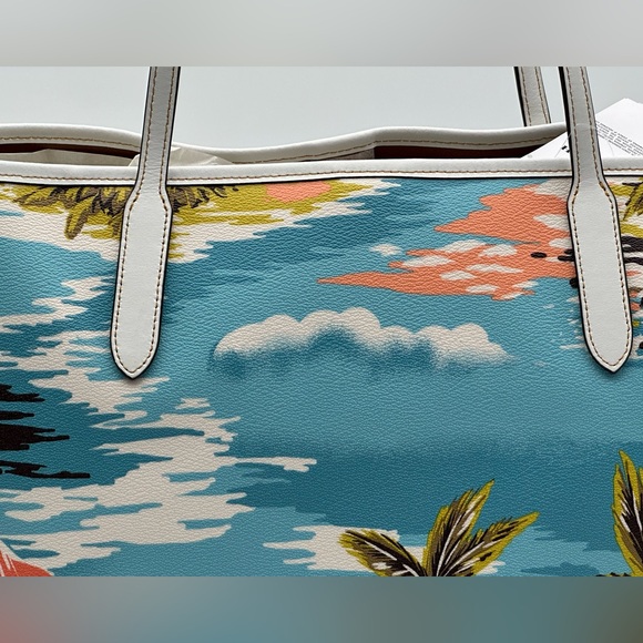 Coach Tote Bag With Hawaiian Print - Picture 12 of 15